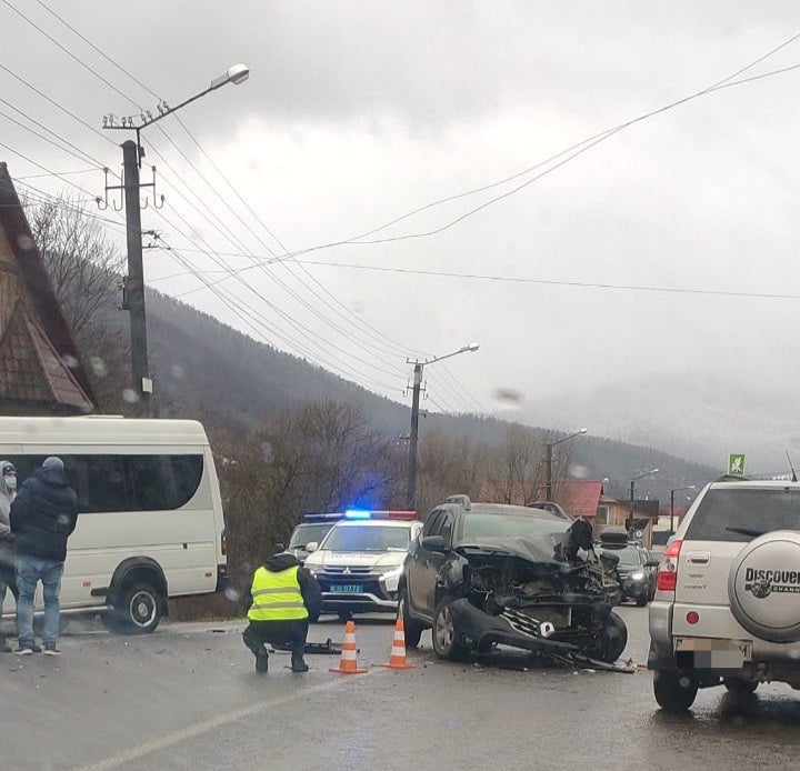 У курортному Яремче через ДТП утворились затори ФОТО