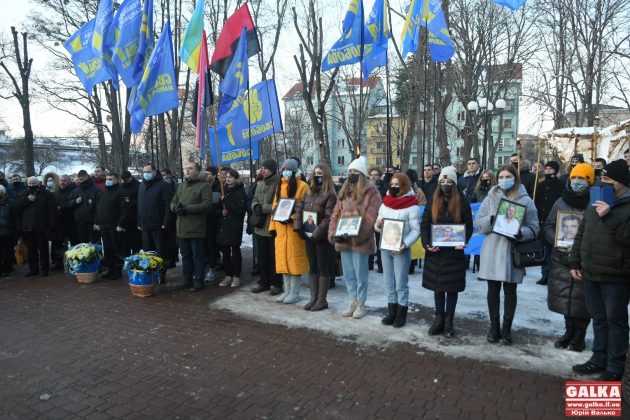 В Івано-Франківську смолоскипною ходою вшанували пам'ять героїв Небесної сотні ФОТОРЕПОРТАЖ