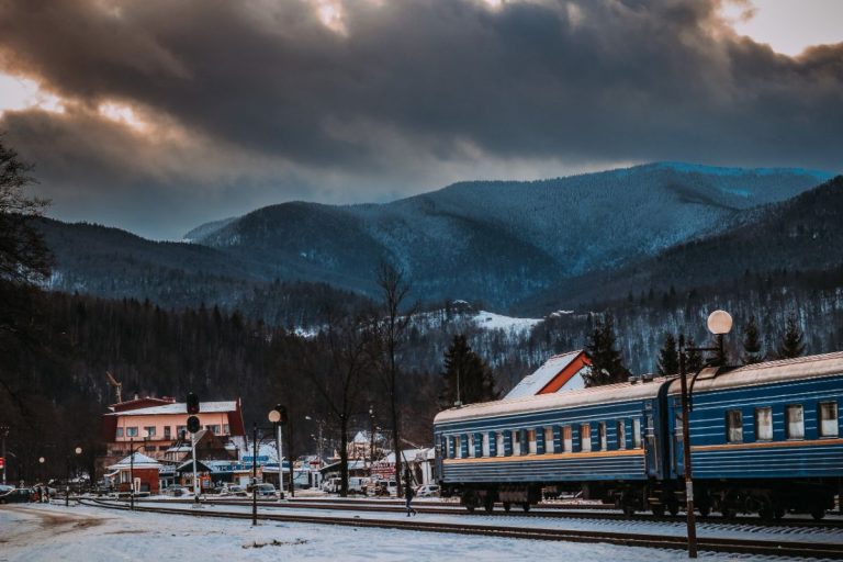 До уваги прикарпатців: в Україні щомісяця будуть дорожчати квитки на потяги