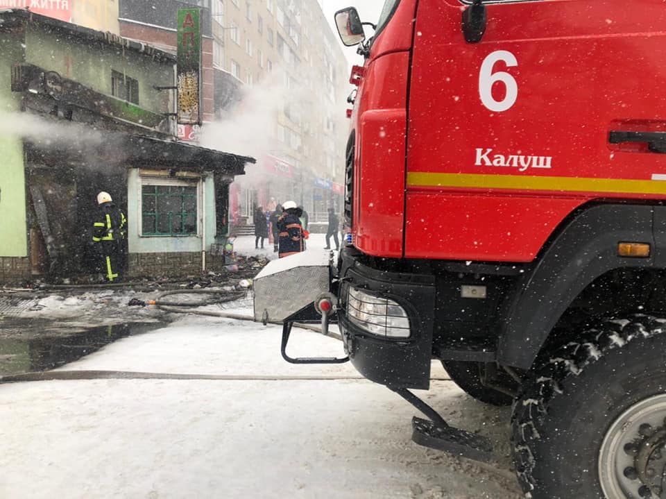 Калуські пожежники гасили пожежу у центрі міста ФОТО