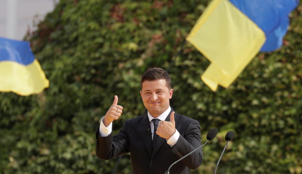 «Слуги народу» пропонують Раді розширити конституційні повноваження президента