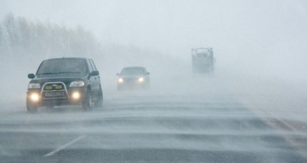 До уваги водіїв: на Прикарпатті очікується туман, а на дорогах ожеедиця