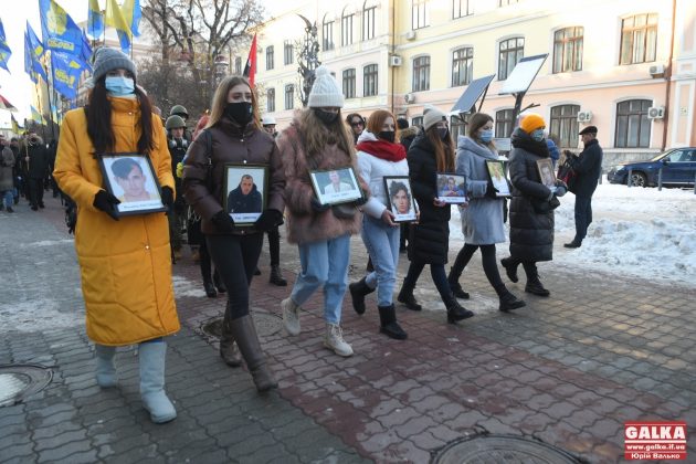 В Івано-Франківську смолоскипною ходою вшанували пам'ять героїв Небесної сотні ФОТОРЕПОРТАЖ