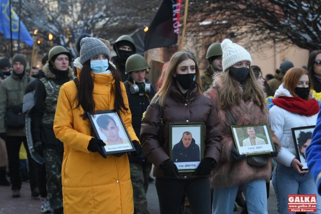 В Івано-Франківську смолоскипною ходою вшанували пам'ять героїв Небесної сотні ФОТОРЕПОРТАЖ