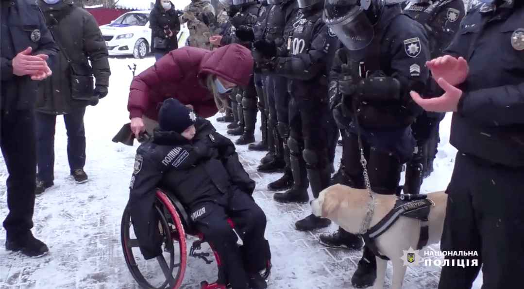 Прикарпатські поліцейські долучились до здійснення мрії смертельно хворого хлопчика ВІДЕО