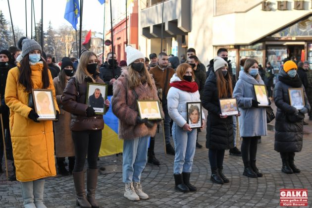 В Івано-Франківську смолоскипною ходою вшанували пам'ять героїв Небесної сотні ФОТОРЕПОРТАЖ