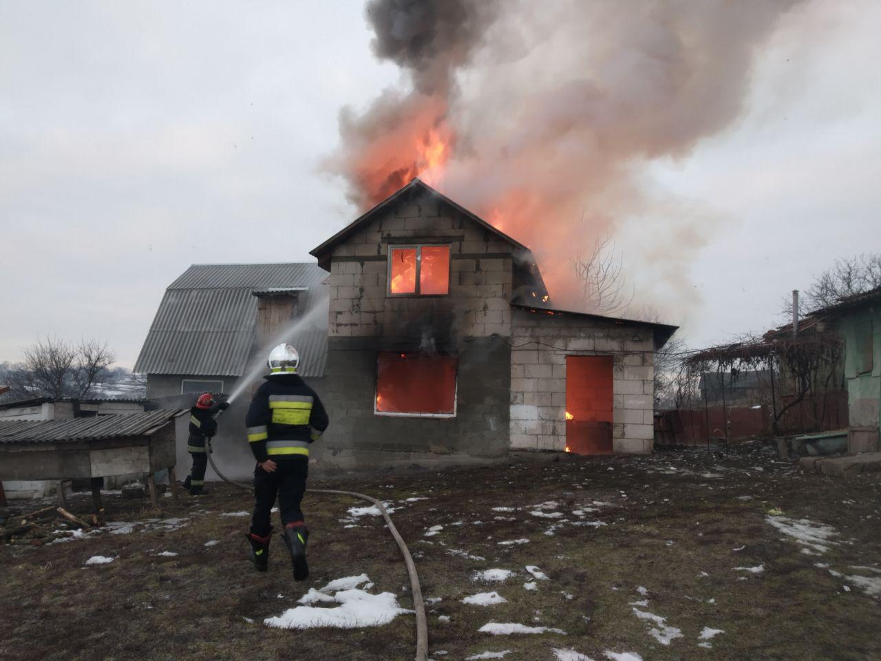 В згорілому будинку виявили тіло мешканця Прикарпаття