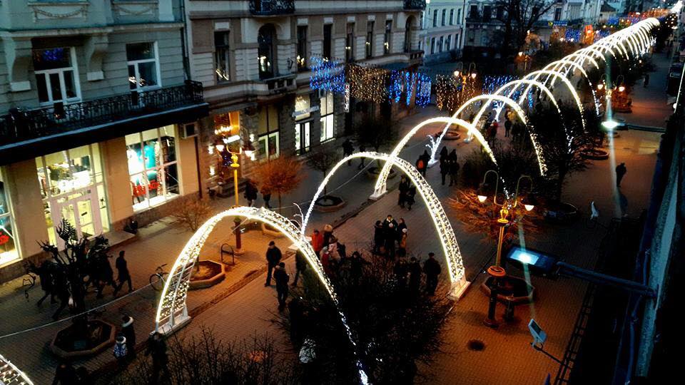 Прибрати світлодіодні арки зі Стометрівки планують протягом двох тижнів