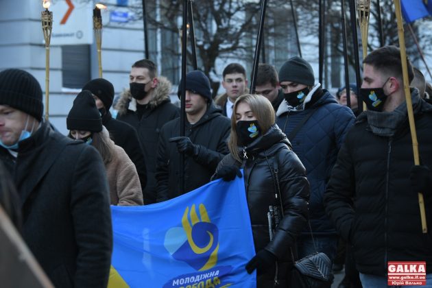 В Івано-Франківську смолоскипною ходою вшанували пам'ять героїв Небесної сотні ФОТОРЕПОРТАЖ