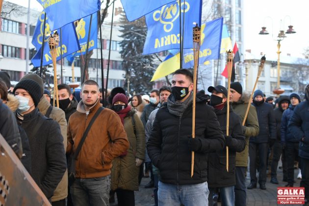 В Івано-Франківську смолоскипною ходою вшанували пам'ять героїв Небесної сотні ФОТОРЕПОРТАЖ