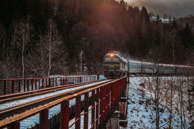 Укрзалізниця нагадала про станції для виїзду з «червоного» Прикарпаття