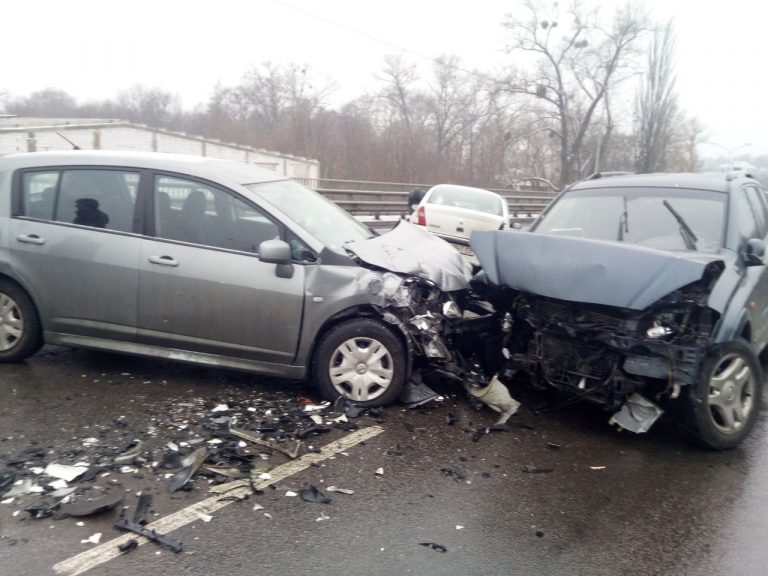 Прикарпатка стала винуватицею ДТП, у якій постраждав водій зустрічного автомобіля