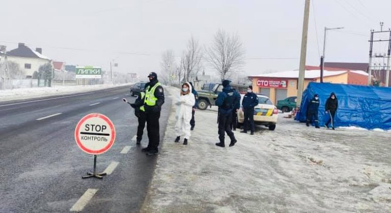 Понад 30 франківських студентів-медиків чергують на блокпостах області