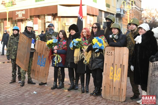 В Івано-Франківську смолоскипною ходою вшанували пам'ять героїв Небесної сотні ФОТОРЕПОРТАЖ