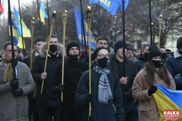 В Івано-Франківську смолоскипною ходою вшанували пам'ять героїв Небесної сотні ФОТОРЕПОРТАЖ