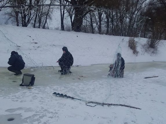 З Дністра знову дістали браконьєрське приладдя