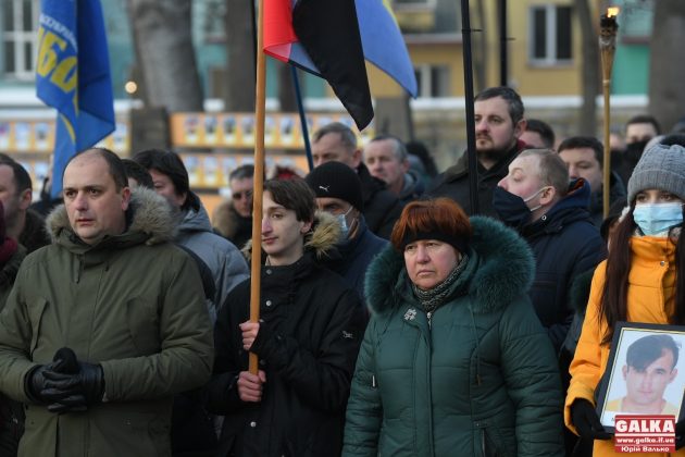 В Івано-Франківську смолоскипною ходою вшанували пам'ять героїв Небесної сотні ФОТОРЕПОРТАЖ