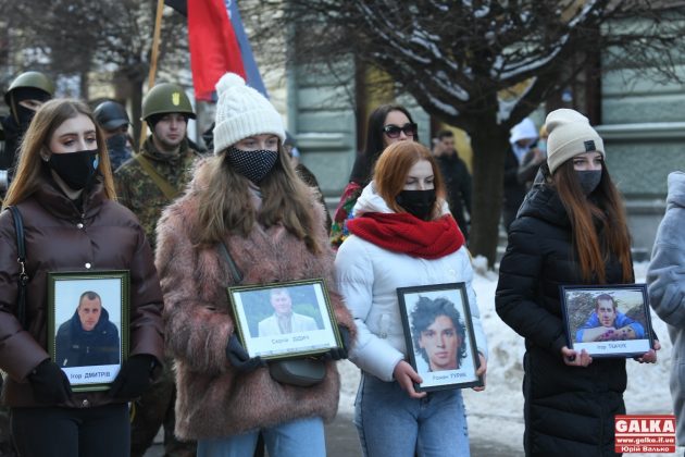 В Івано-Франківську смолоскипною ходою вшанували пам'ять героїв Небесної сотні ФОТОРЕПОРТАЖ