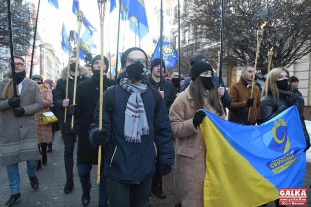 В Івано-Франківську смолоскипною ходою вшанували пам'ять героїв Небесної сотні ФОТОРЕПОРТАЖ