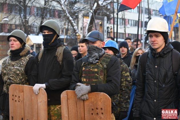 В Івано-Франківську смолоскипною ходою вшанували пам'ять героїв Небесної сотні ФОТОРЕПОРТАЖ