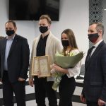 спортсменам