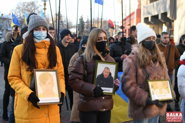 В Івано-Франківську смолоскипною ходою вшанували пам'ять героїв Небесної сотні ФОТОРЕПОРТАЖ