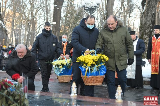 В Івано-Франківську смолоскипною ходою вшанували пам'ять героїв Небесної сотні ФОТОРЕПОРТАЖ