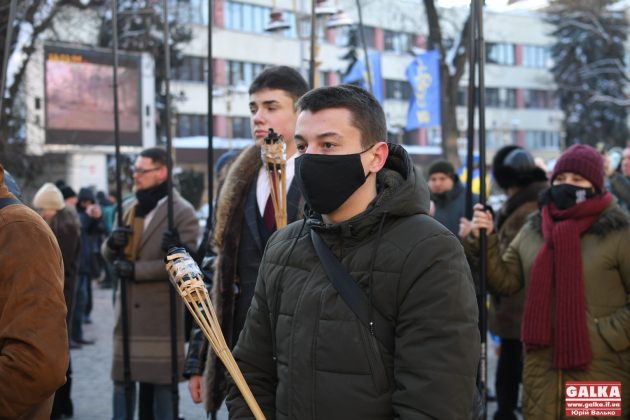 В Івано-Франківську смолоскипною ходою вшанували пам'ять героїв Небесної сотні ФОТОРЕПОРТАЖ