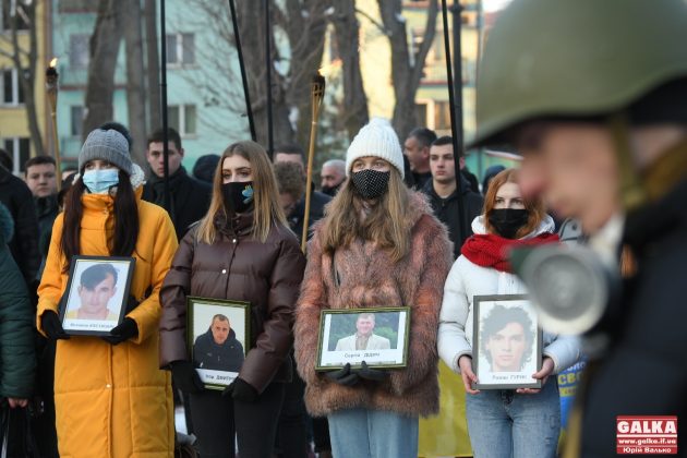 В Івано-Франківську смолоскипною ходою вшанували пам'ять героїв Небесної сотні ФОТОРЕПОРТАЖ