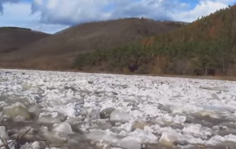 На Дністрі – льодохід. У мережі показали вражаюче відео