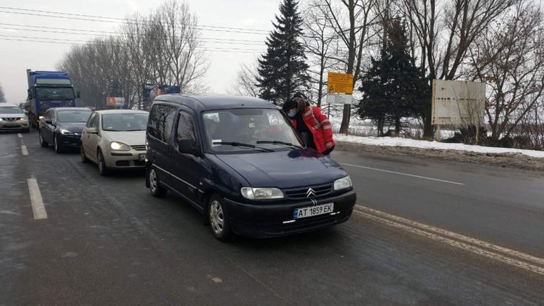 Як працюють франківські студенти-медики на блокпостах області ФОТО