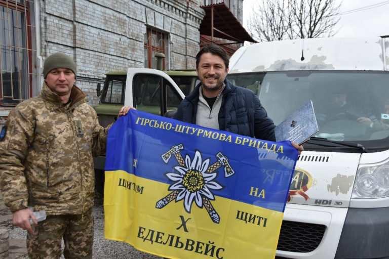 Сергій Притула привіз бійцям прикарпатської “десятки” в ООС квадрокоптер