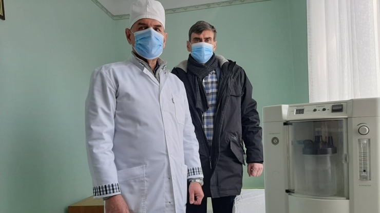 Франківський медуніверситет передав сільській амбулаторії кисневий концентратор ФОТО