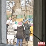 отримують