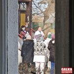 отримують