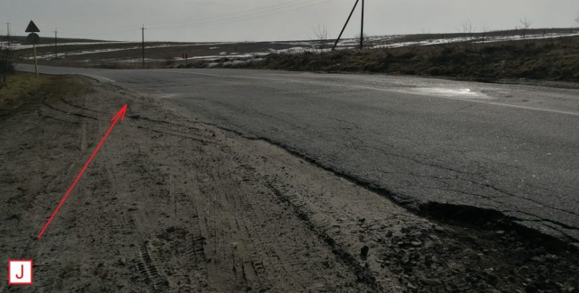 Прикарпатські активісти просять відремонтувати дорогу де стаються ДТП ФОТО