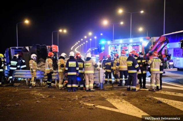 З'явилися фото із місця жахливої автотрощі у Польщі, де загинуло 6 і травмувалося 15 українців ФОТОРЕПОРТАЖ