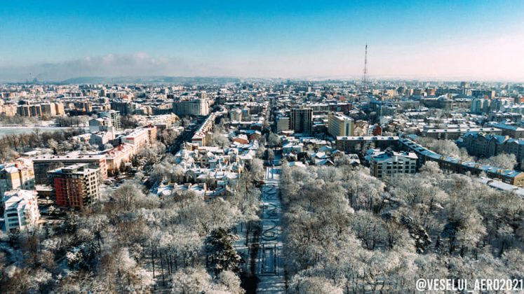 Відомий франківський фотограф виклав у мережу неймовірні світлини весняного засніженого Франківська із висоти пташиного польоту ФОТОРЕПОРТАЖ