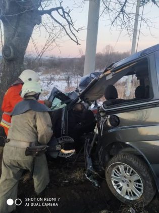 На Прикарпатті в ДТП загинула людина - тіло діставали рятувальники ФОТО