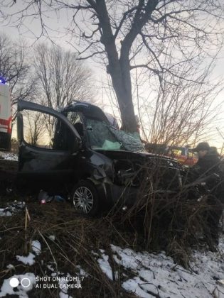 На Прикарпатті в ДТП загинула людина - тіло діставали рятувальники ФОТО