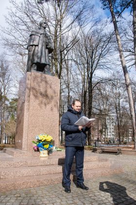 У Франківську відзначили 207 річницю від дня народження Шевченка онлайн-читанням