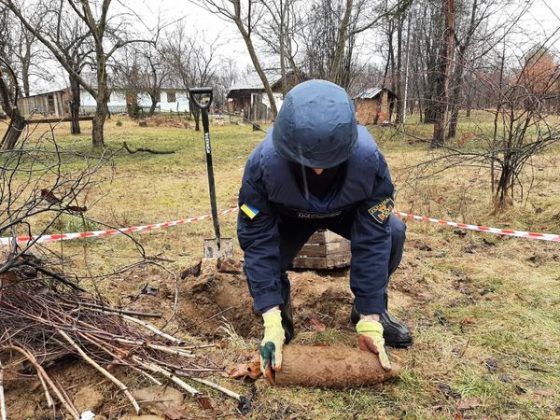 На Франківщині піротехніки знищили 152мм. артилерійський снаряд ФОТО