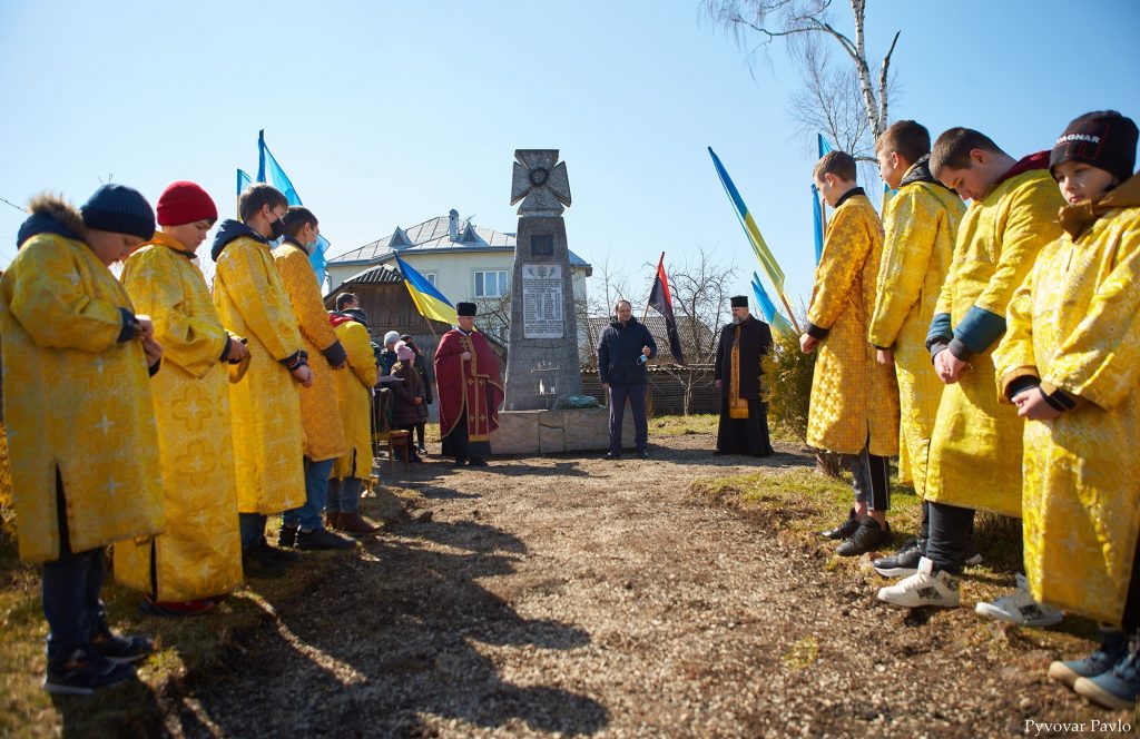 У Братківцях вшанували пам'ять розстріляних у 1944 році юнаків