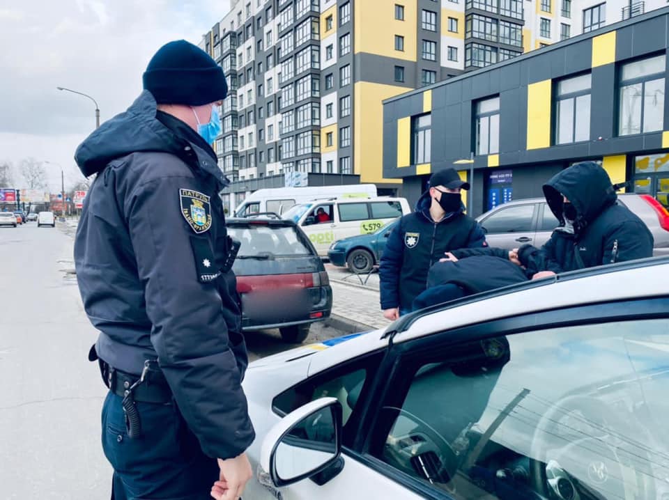 затримали