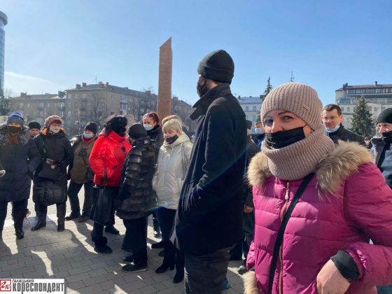 "Ми не маємо змоги нормально працювати": франківські підприємці знову вийшли на мітинг під стіни ОДА ФОТО ВІДЕО