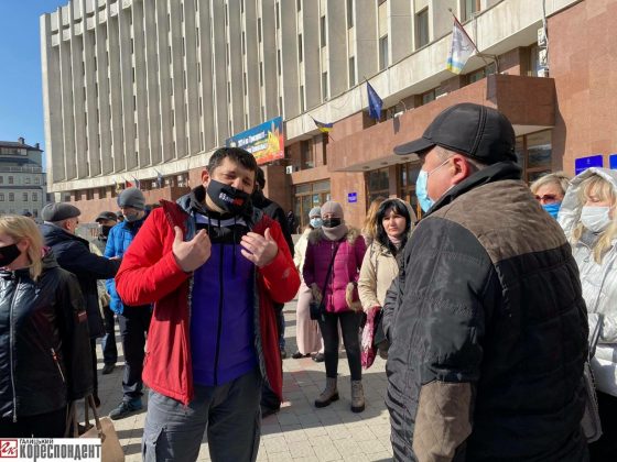 "Ми не маємо змоги нормально працювати": франківські підприємці знову вийшли на мітинг під стіни ОДА ФОТО ВІДЕО