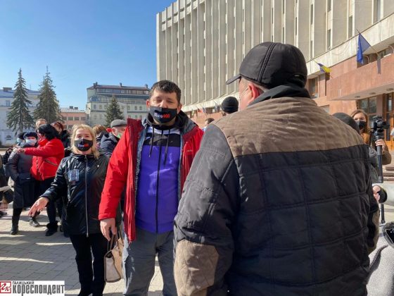 "Ми не маємо змоги нормально працювати": франківські підприємці знову вийшли на мітинг під стіни ОДА ФОТО ВІДЕО