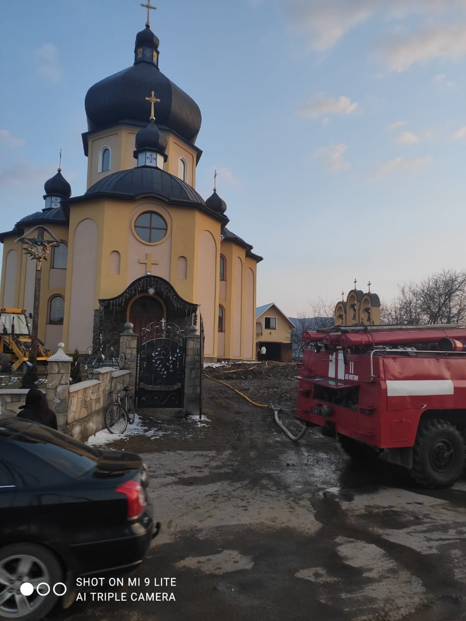 На Прикарпатті горіла резиденція священника на території церкви
