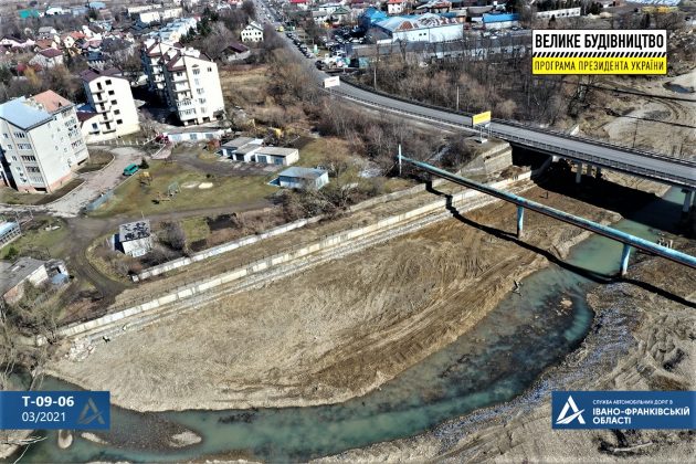 На Черніївському мосту оновили дамбу ФОТО
