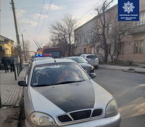 На Прикарпатті патрульні затримали п'яного водія з наркотиками ФОТО